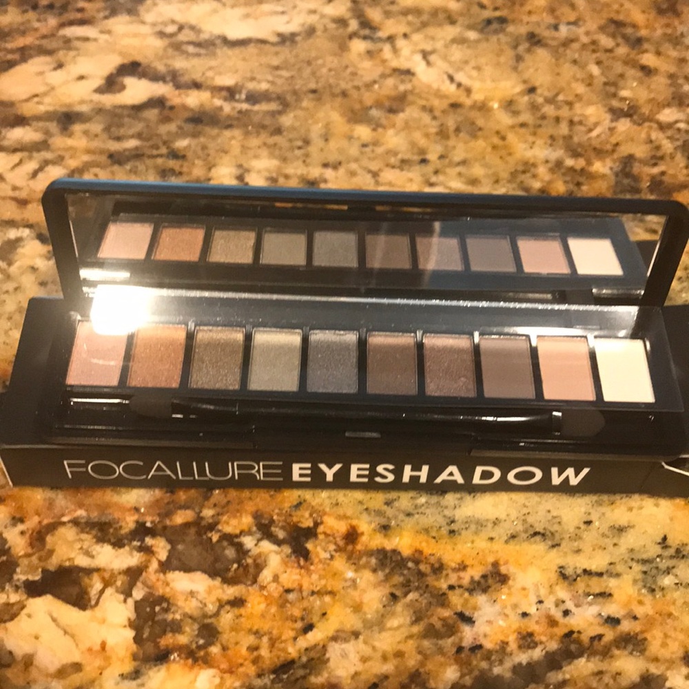 Eyeshadow - Picture 2 of 2